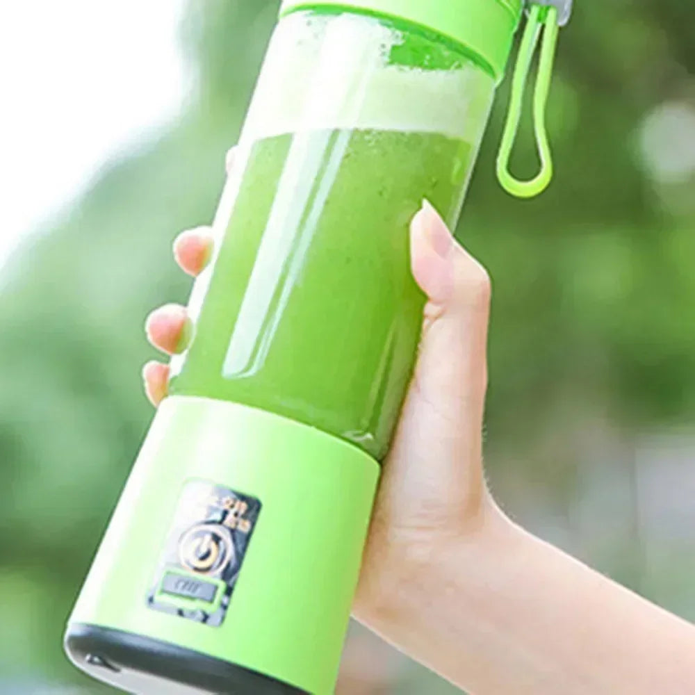 Portable Smoothie Maker Cup showing travel design